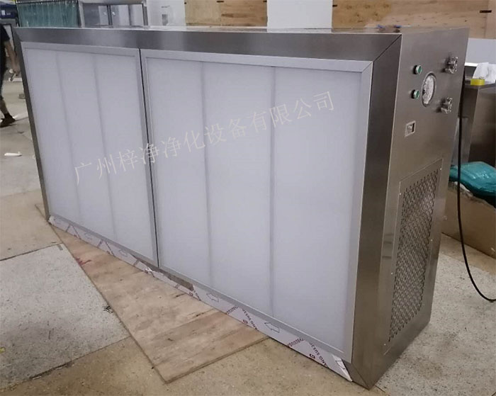 潔凈層流罩它主要由箱體、風機、初效空氣過濾器、高效空氣過濾器、阻尼層、燈具等組成。