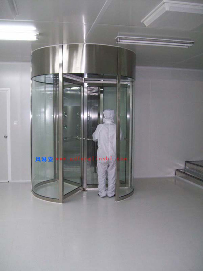 旋轉門風淋室作為一種高效的人體凈身設備 旋轉門風淋室作為一種高效的人體凈身設備