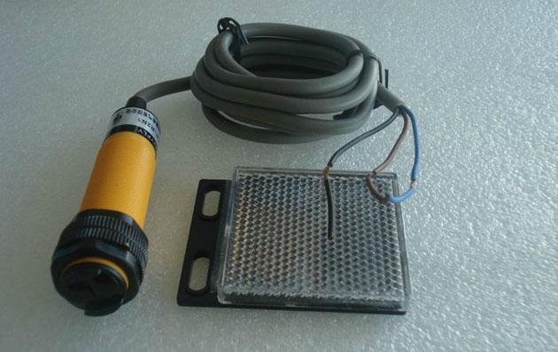 E3F-R2N1風(fēng)淋室光電開關(guān)
E3F-R2N1風(fēng)淋室光電開關(guān)