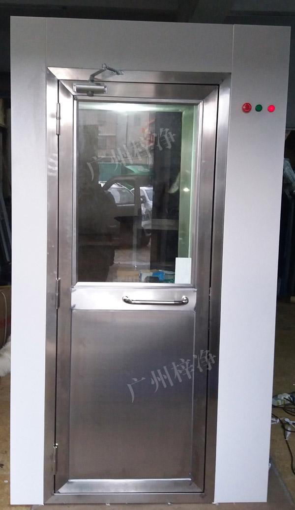 ZJ-AAS-1200-1型風(fēng)淋室 ZJ-AAS-1200-1型風(fēng)淋室通過(guò)人數(shù)為1-2人每次